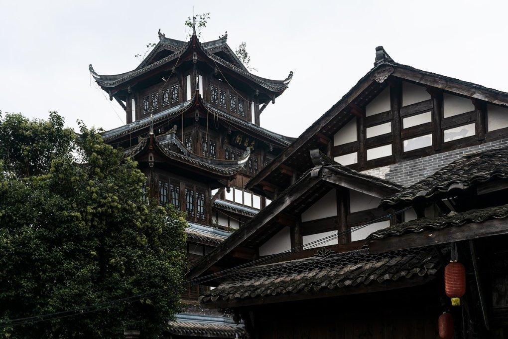 智慧问答网页 - 探索你的问题 - 如何评价钟楚曦?